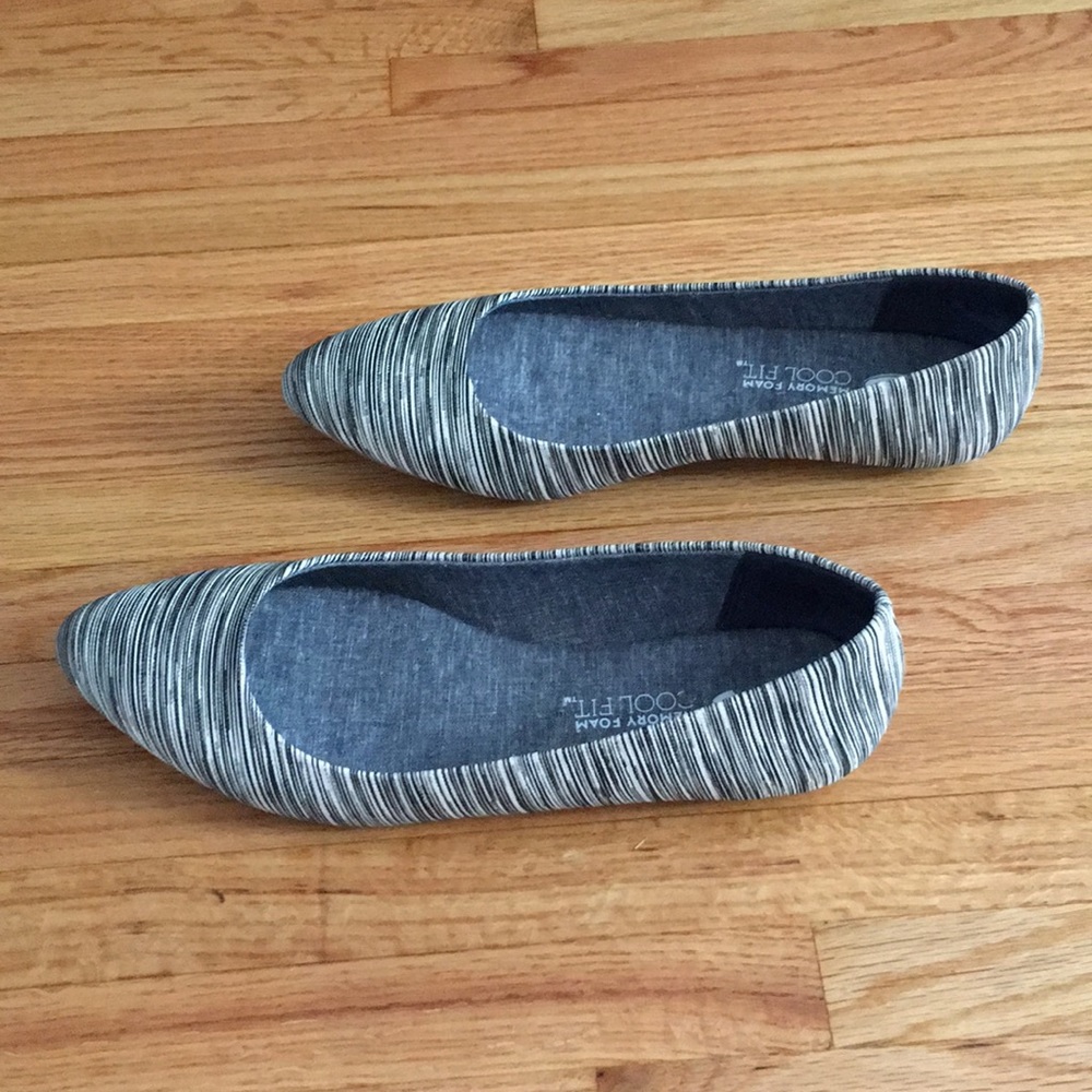 Cute & comfy black and white flats size 8
